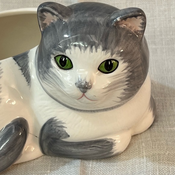 Adorable Vintage Green-Eyed Kitten Planter - Picture 2 of 7